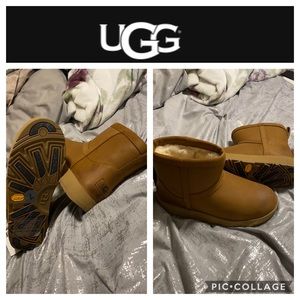 NWT UGG mini leather boots Women size 7